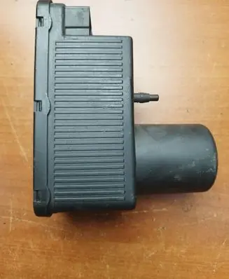 Mercedes-Benz S W220 Central locking vacuum pump 