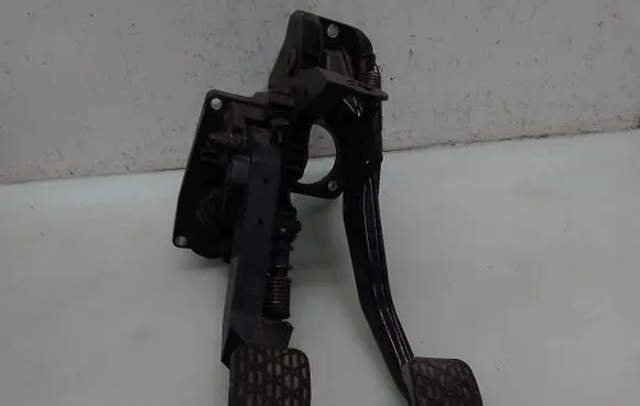 Mercedes-Benz B W245 Pedal assembly A1692900901