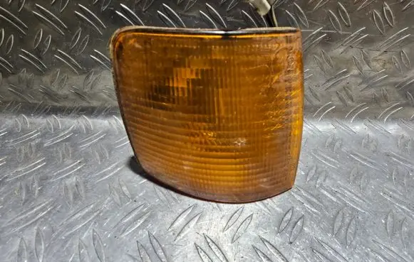 Volkswagen PASSAT B3 Front indicator light 357953050 133718