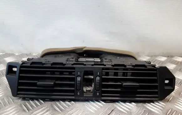 BMW 5 E60 E61 Dash center air vent grill 6910734 7009275