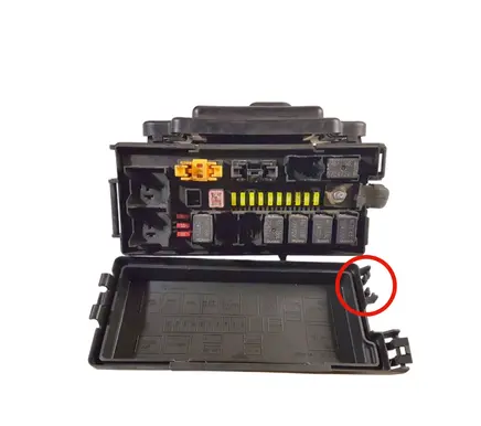 Jeep Grand Cherokee (WK) Fuse module 04692087AB 53G3P2F3