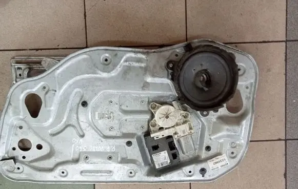 Volvo C30 Front door window regulator motor 30773905AA