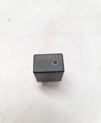Toyota Avensis T250 Other relay 9008087013