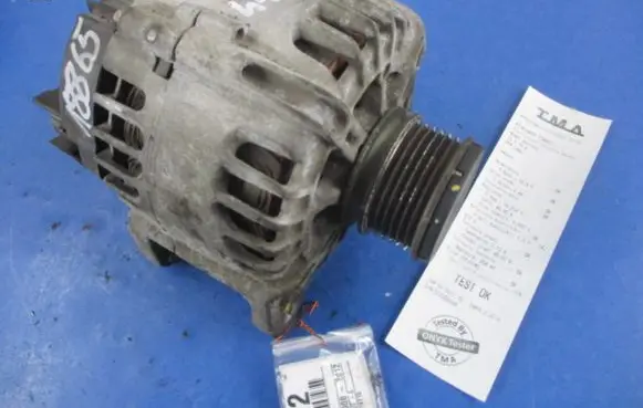 Dacia Sandero Generator/alternator 231003831R