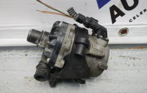 BMW 3 F30 F35 F31 Electric auxiliary coolant/water pump 7566335 17669711 701360160