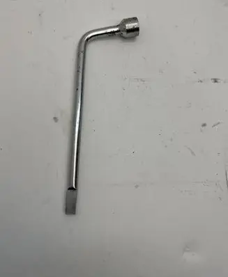 Toyota Avensis T250 Wheel nut wrench 