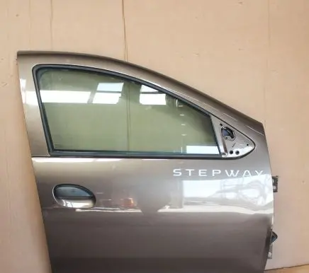 Dacia Sandero Front door