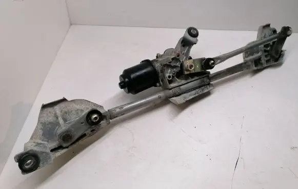 Nissan Navara D23 Front wiper linkage and motor 583022 060A