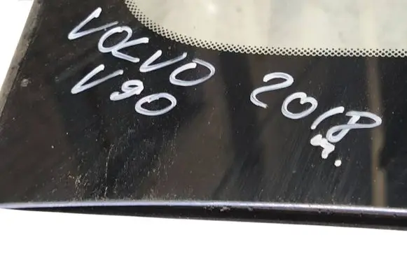 Volvo S90, V90 Front windscreen/windshield window 