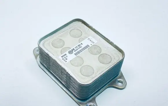 Volkswagen Golf VII Engine oil radiator 04E117021K