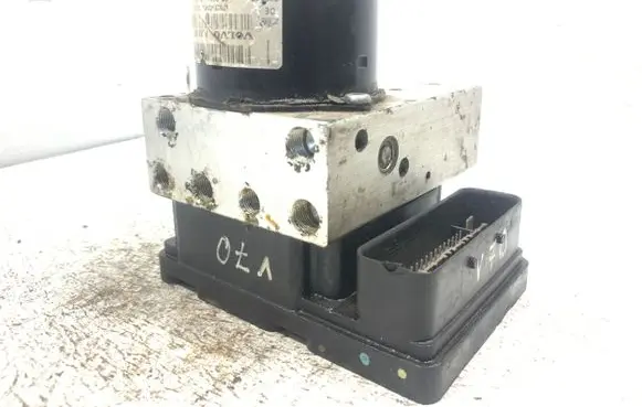 Volvo V70 ABS Pump 8619968 ZF9119M83