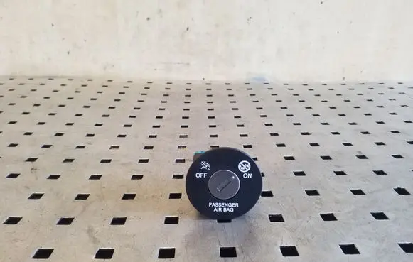 Passenger airbag on/off switch