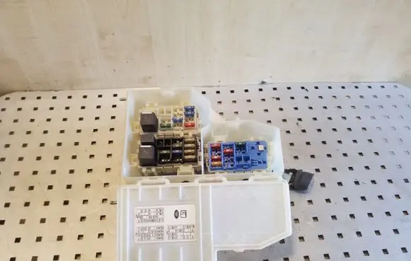 Land Rover Freelander 2 - LR2 Fuse box set 6G9T14C507GC