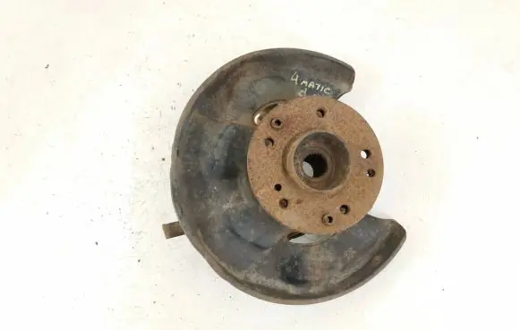 Mercedes-Benz E W124 Front wheel hub 1243300920 A1243300920