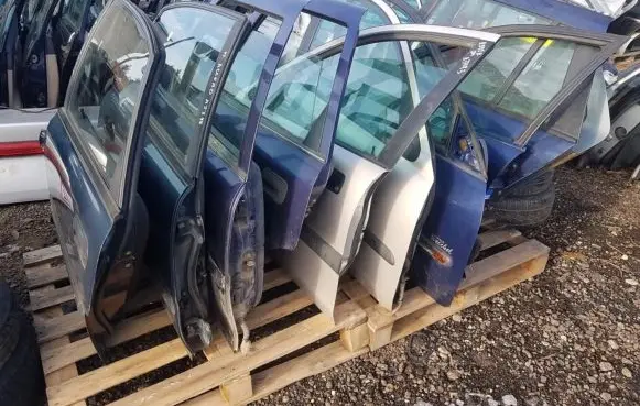Renault Laguna I Front door melynos
