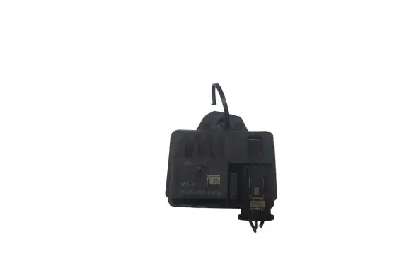 BMW 5 F10 F11 Glow plug pre-heat relay 781085604 0522120103