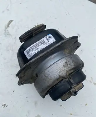 Engine mount bracket