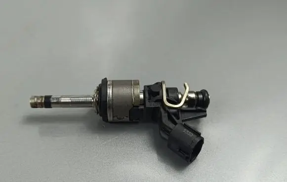 Suzuki SX4 S-Cross Fuel injector 0261500754