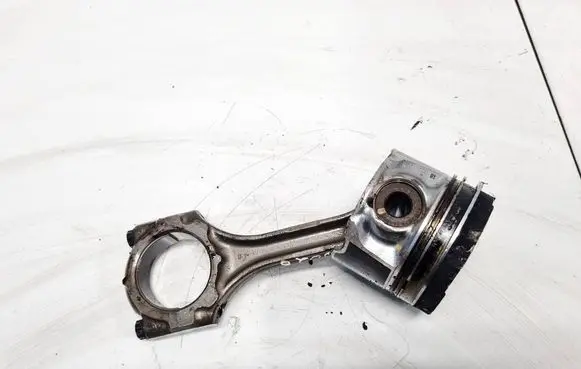 Toyota Avensis T250 Piston with connecting rod 