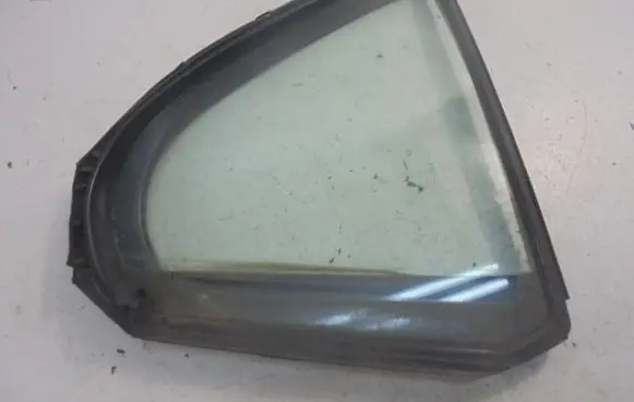 Mitsubishi Lancer VIII Rear side window 5740A042