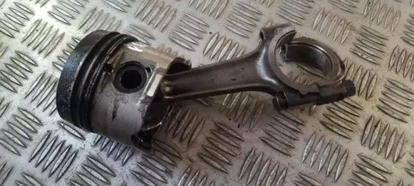 Peugeot Partner Piston with connecting rod