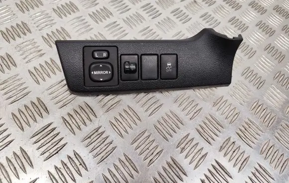Toyota Verso-S Wing mirror switch 5543352080