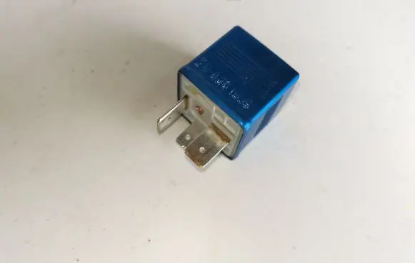 Audi A4 S4 B5 8D Other relay 8A0951253