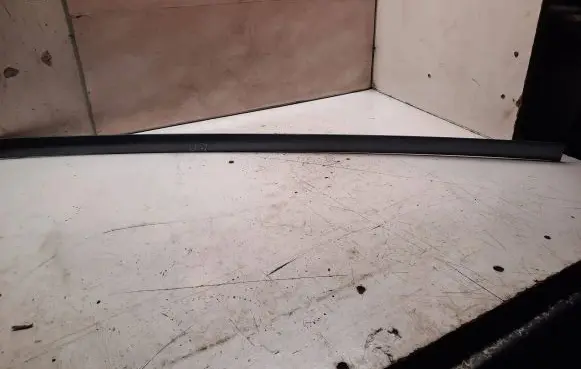 Opel Signum Front door trim (molding) 13101648