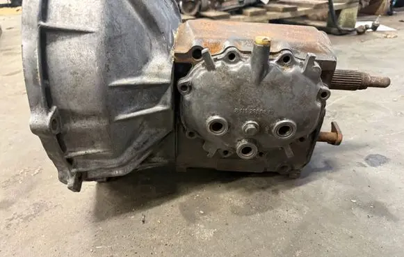 Mercedes-Benz COMPAKT W115 Manual 4 speed gearbox R1152511601 1152610819