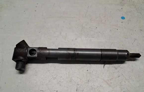 Mercedes-Benz C W204 Fuel injector 28342997 A6510700587