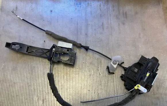Nissan Qashqai Rear door lock 80611EB300