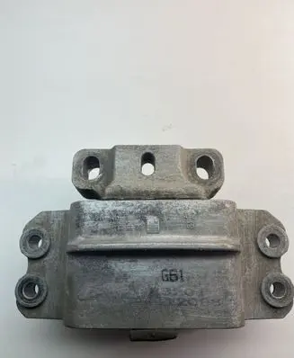 Skoda Octavia Mk2 (1Z) Engine mount bracket 3C0199555 3C0199555P