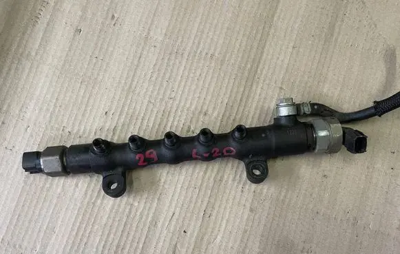 Toyota Avensis T270 Fuel main line pipe 8945820050 01N08270