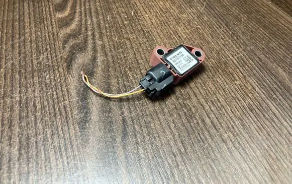 Volvo V50 Airbag deployment crash/impact sensor 30737138