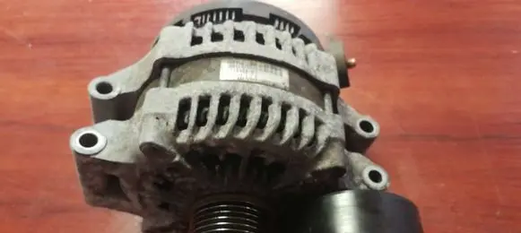 BMW 1 E81 E87 Generator/alternator 7550468