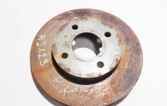 Nissan Cube Z11 Front brake disc ventiliuojamas