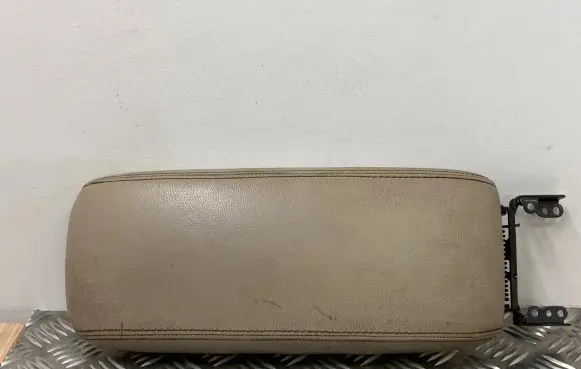 Toyota Avensis T250 Armrest