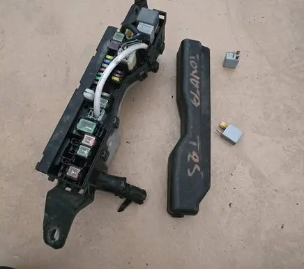 Toyota Corolla Verso AR10 Fuse box set