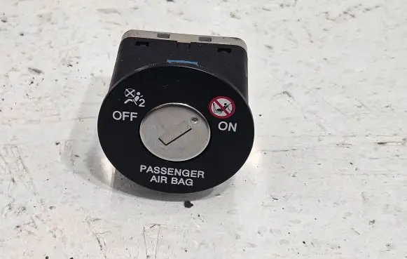Passenger airbag on/off switch