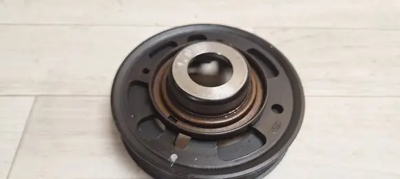 Ford Focus Crankshaft pulley CM5G6316HB