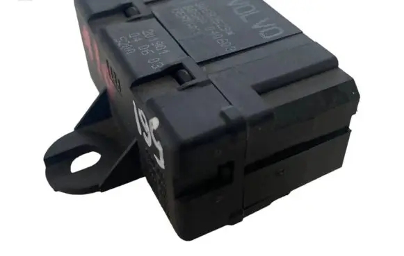 Volvo XC70 Seat heating relay 30682529 201901