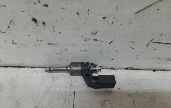 Volkswagen Golf V Fuel injector 03C906036E 2777A