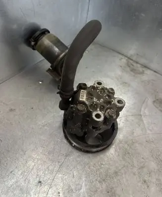 Toyota RAV 4 (XA20) Power steering pump