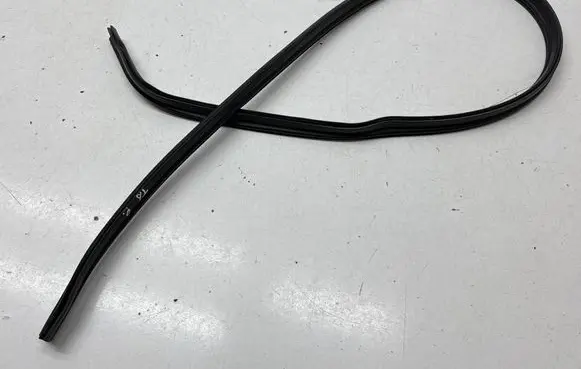 Volkswagen Transporter - Caravelle T6 Engine compartment rubber 7H0823737D
