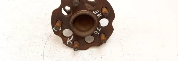 Rear wheel hub