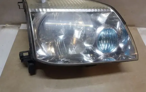 Nissan X-Trail T30 Headlight/headlamp