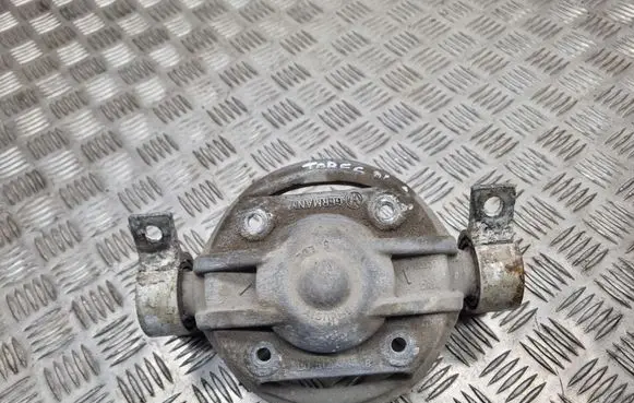 Volkswagen Touareg I Coil spring/strut mount 7L0512345B