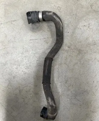 Coolant pipe/hose