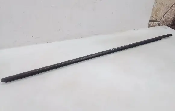 Renault Megane II Front door glass trim molding 