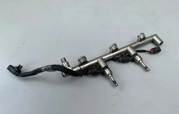 Chevrolet Camaro Fuel injector supply line/pipe 12693726 12690812